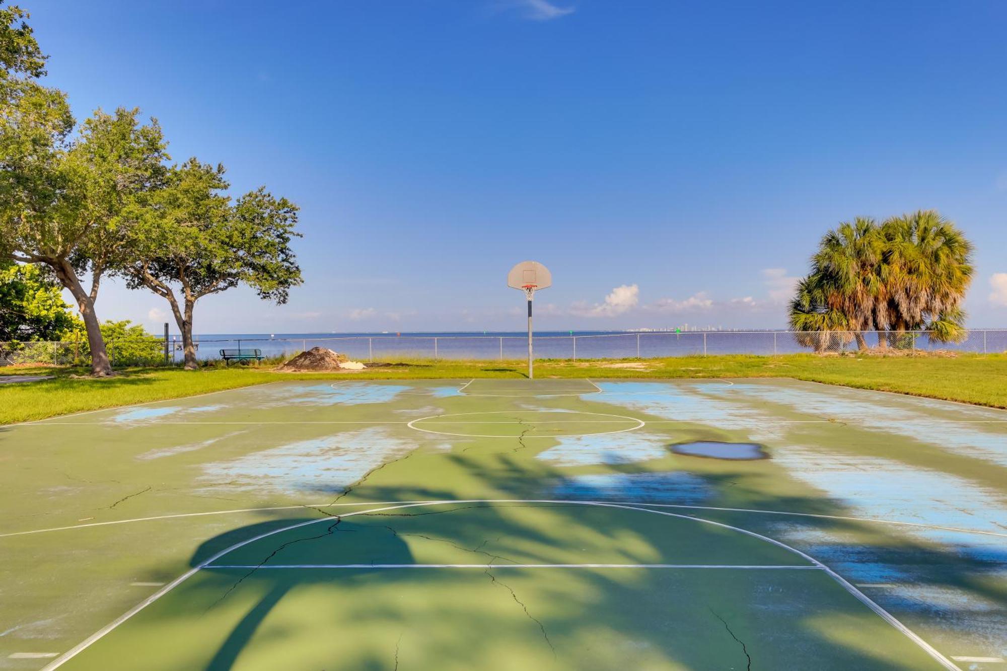 Coastal-Zen Ruskin Retreat Less Than 1 Mi To Beach! Bagian luar foto