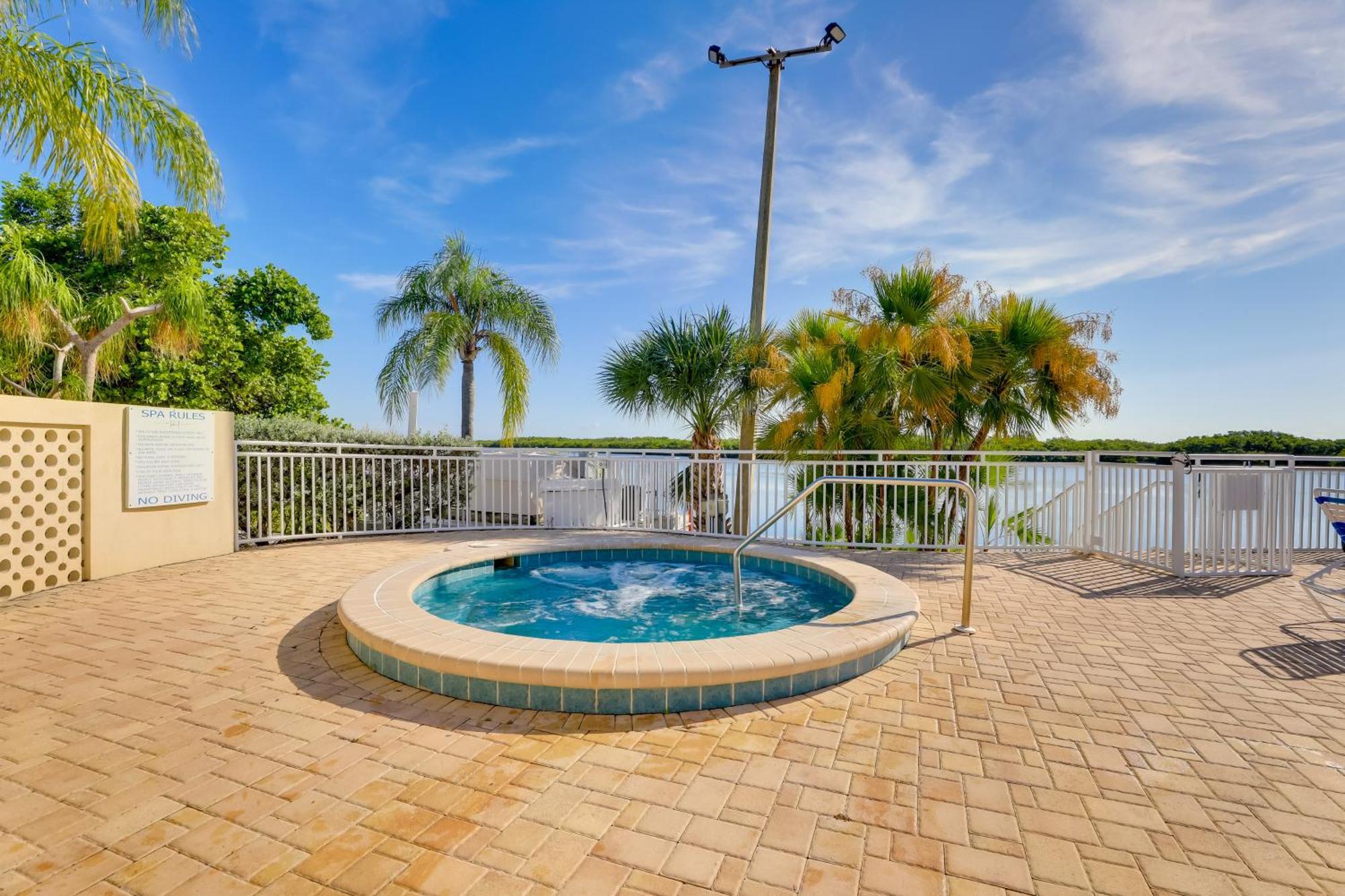 Coastal-Zen Ruskin Retreat Less Than 1 Mi To Beach! Bagian luar foto